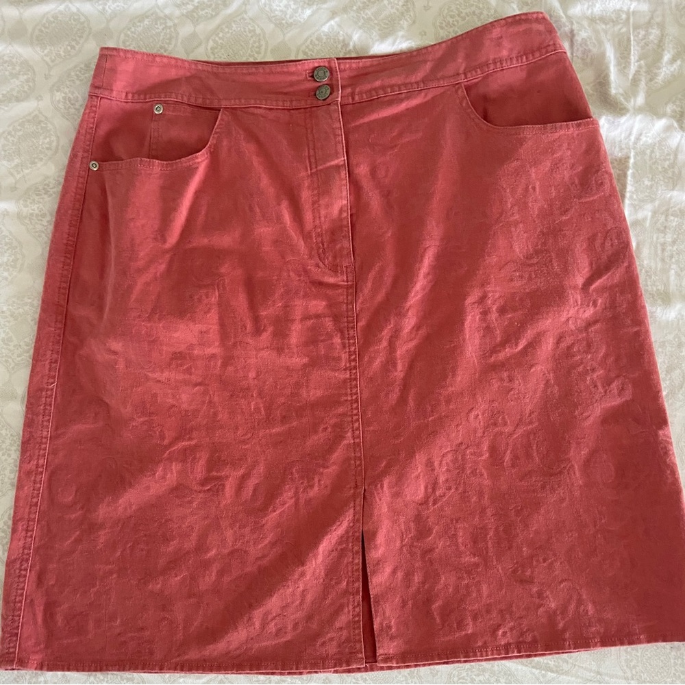 Chico’s Jean Skirt; pinkish-coral - floral design in material; size 2.5 (US14)